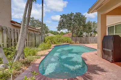 317 E Garden Cove Circle, Davie, FL 33325 - Photo 3