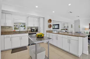 700 NE 70th St, Boca Raton, FL 33487 - Photo 9