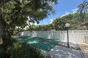3800 Oaks Clubhouse Dr, Pompano Beach, FL 33069 - Photo 23