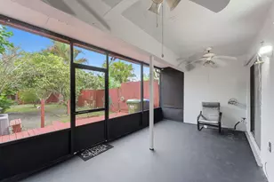 176 NW 106th Terrace, Pembroke Pines, FL 33026 - Photo 23