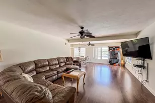 1326 Lake Erie Dr, Lake Worth, FL 33461 - Photo 3