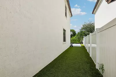 3567 W 110th Terrace, Hialeah, FL 33018 - Photo 41
