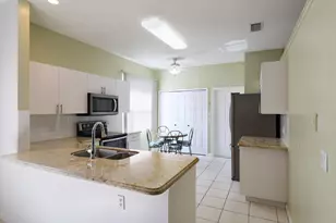 907 NW Sarria Ct, Port Saint Lucie, FL 34986 - Photo 9