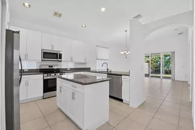 8107 Bellafiore Way, Boynton Beach, FL 33472 - Photo 7