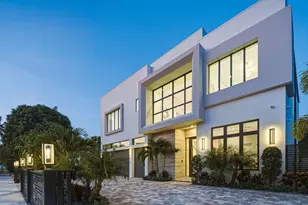 1300 NE 4th Ct, Boca Raton, FL 33432 - Photo 1
