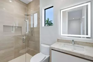 1300 NE 4th Ct, Boca Raton, FL 33432 - Photo 31