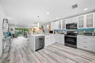 42 Stratford Ln W, Boynton Beach, FL 33436 - Photo 1