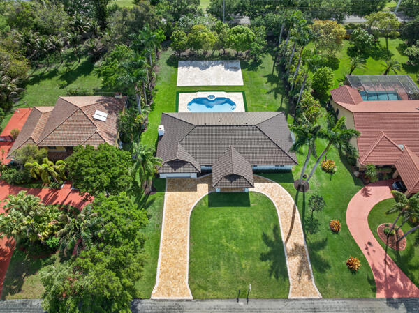 5510 W Castlegate Ave - 5510 W Castlegate Ave, Davie, FL 33331 Luxury Property | Jose Angel Pina