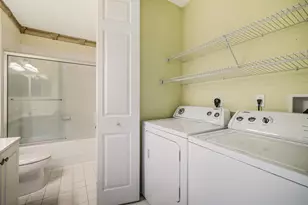 3600 Oaks Clubhouse Dr, Pompano Beach, FL 33069 - Photo 21