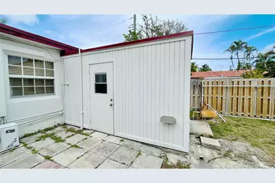 213 SW 3rd Place, Dania Beach, FL 33004 - Photo 37