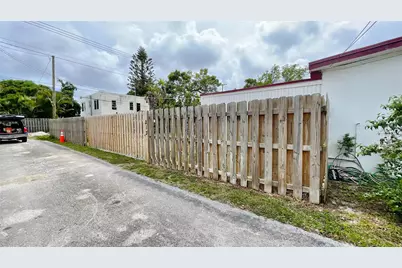 213 SW 3rd Place, Dania Beach, FL 33004 - Photo 11