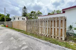 213 SW 3rd Pl, Dania Beach, FL 33004 - Photo 11