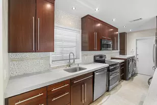 317 NE 2nd St, Boca Raton, FL 33432 - Photo 7