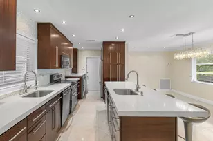 317 NE 2nd St, Boca Raton, FL 33432 - Photo 5