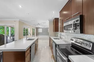 317 NE 2nd St, Boca Raton, FL 33432 - Photo 9