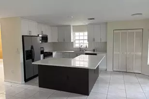 56 Gables Blvd, Weston, FL 33326 - Photo 5