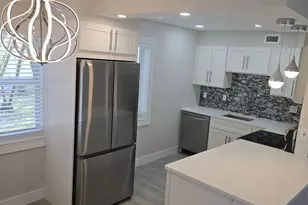 215 E Normandy E, Delray Beach, FL 33484 - Photo 9