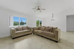217 Parkwood Dr S, Royal Palm Beach, FL 33411 - Photo 7