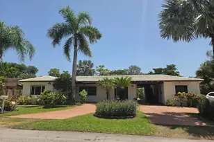 704 NE 22nd Dr, Wilton Manors, FL 33305 - Photo 1
