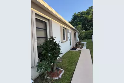 5075 Mirror Lakes Boulevard, Boynton Beach, FL 33472 - Photo 3