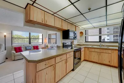 372 Golfview Road #403, North Palm Beach, FL 33408 - Photo 7