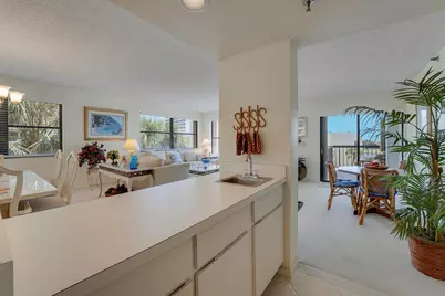 372 Golfview Road #403, North Palm Beach, FL 33408 - Photo 9