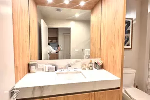 11 NE 6th St, Miami, FL 33132 - Photo 9