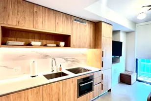 11 NE 6th St, Miami, FL 33132 - Photo 1