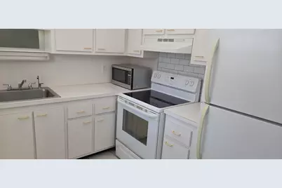 444 Saxony J, Delray Beach, FL 33446 - Photo 3