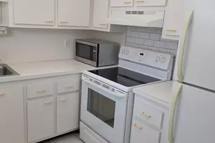 444 Saxony J, Delray Beach, FL 33446 - Photo 3