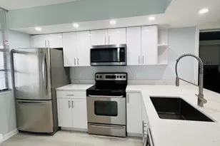 3635 Whitehall Dr, West Palm Beach, FL 33401 - Photo 9