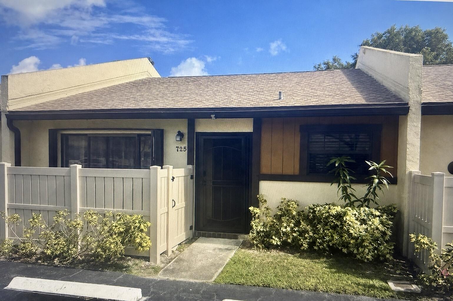 725 Banks Rd - 725 Banks Rd, Margate, FL 33063 Luxury Property | Jose Angel Pina