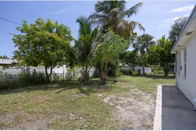 215 Evergreen Drive, West Palm Beach, FL 33403 - Photo 33