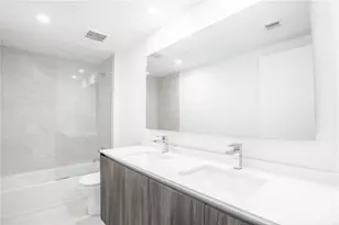 488 NE 18th St, Miami, FL 33132 - Photo 13