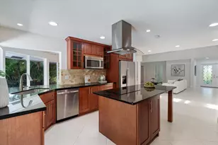 824 Foxpointe Cir, Delray Beach, FL 33445 - Photo 11