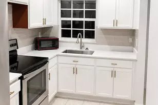 330 W 22nd Ct, Riviera Beach, FL 33404 - Photo 7