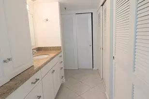 105 Lake Emerald Dr, Oakland Park, FL 33309 - Photo 7