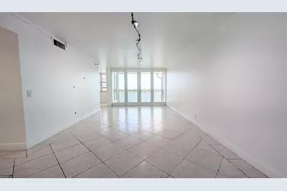 105 Lake Emerald Drive #810, Oakland Park, FL 33309 - Photo 3