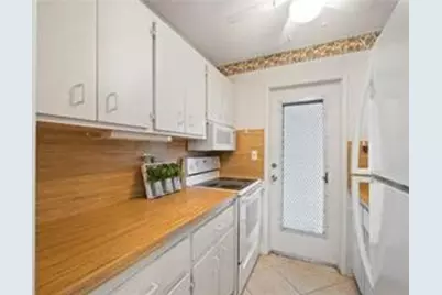 1050 SE 14th Place #15B, Fort Lauderdale, FL 33316 - Photo 9