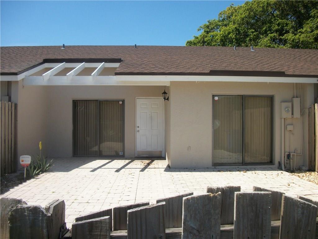 4953 E Lakes Dr - 4953 E Lakes Dr, Deerfield Beach, FL 33064 Luxury Property | Jose Angel Pina