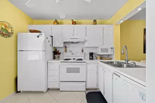 911 Gardenia Dr, Delray Beach, FL 33483 - Photo 5