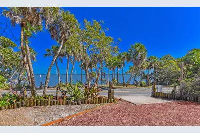 8073 S Indian River Drive, Fort Pierce, FL 34982 - Photo 13