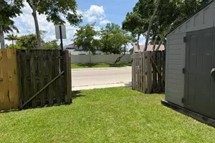 924 Cumberland Terrace, Davie, FL 33325 - Photo 9