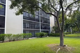 2209 S Cypress Bend Dr, Pompano Beach, FL 33069 - Photo 23