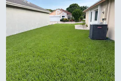 838 E Palm Run Drive, North Lauderdale, FL 33068 - Photo 13