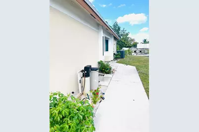 838 E Palm Run Drive, North Lauderdale, FL 33068 - Photo 3