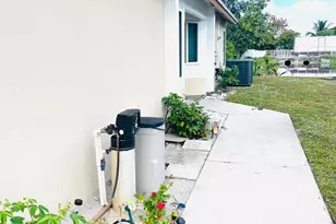 838 E Palm Run Dr, North Lauderdale, FL 33068 - Photo 3