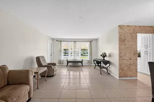 7205 W Oakridge Cir, Lake Worth, FL 33462 - Photo 5