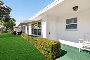 7205 W Oakridge Cir, Lake Worth, FL 33462 - Photo 3