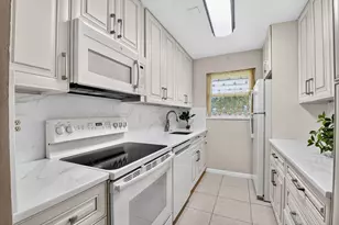 7205 W Oakridge Cir, Lake Worth, FL 33462 - Photo 13